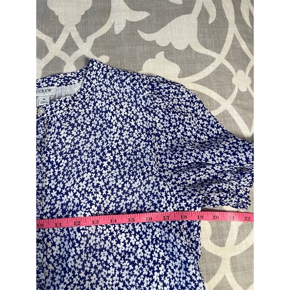 J.Crew Blue Floral v-Neck Short Sleeve Blouse Size M Career Cottagecore - Picture 6 of 7